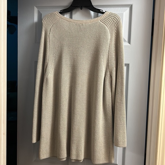 Sweater - Picture 5 of 6